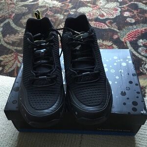 Limelight Jet Black Sneakers